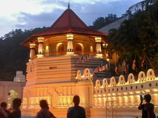 Kandy Esala Perahera image 3